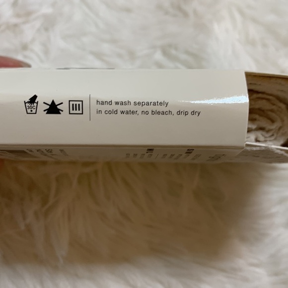 Hue Linear Diamonds Net Tights in Linen - Picture 6 of 8